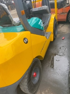 Bon prix, chariot élévateur Komatsu 30 d'occasion d'origine japonaise, haute performance, 3 tonnes, pour travaux de construction, en stock. - Product Image 4