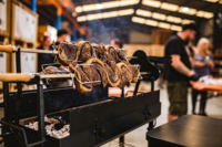 Barbecue barbecue en usine, rôtissoire de luxe, barbecue à charbon motorisé