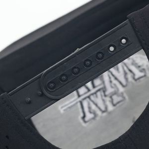 Gorro de Alta Calidad para Cabezas Grandes, Estructurado de 5 Paneles, con Visera Plana y Corte Láser - Product Image 5