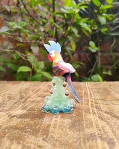 Figura de Loro de Cristal de Murano Hecha a Mano con Base de Rama Verde, Estilo Art Deco, Color Personalizado, Decoración para Bodas, Diwali y Sala de Estar - Product Image 2