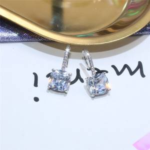 Boucles d'oreilles en or blanc avec diamants taille coussin, couleur D naturelle, certifiées GIA, style classique, bijoux de fiançailles pour femme - Product Image 4