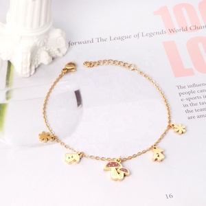 เครื่องประดับแฟชั่นขายดี สร้อยข้อมือสแตนเลสชุบทอง 18K สำหรับสาวๆ ดีไซน์โซ่เชื่อมต่อ ประดับจี้รูปเห็ดเคลือบสี - Product Image 3