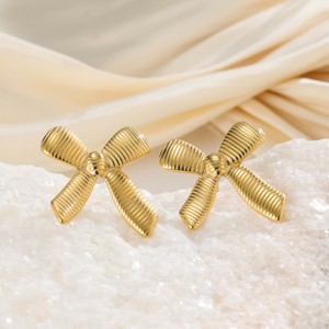 1 par de pendientes de aro con diseño de mariposa de acero inoxidable, diseño de mariposa en 3D, elegantes y versátiles, para boda - Product Image 6