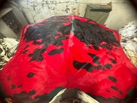 Großhandel Versorgung Full Hide Natural Cow Skins mit Haaren auf großen, individuell gefärbten Rindsleder für Teppiche