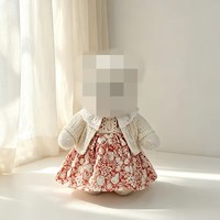 Vêtements à la mode [Uniquement en tissu] pour poupée en peluche de 20 cm, ensemble robe florale et ludique avec motifs de fleurs et de fruits et chapeau de paille pastoral.