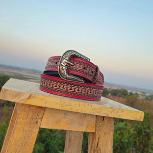 Artisan-เข็มขัดหนังสีน้ำตาลแกะสลักแบบดั้งเดิมหัวเข็มขัดโลหะวินเทจเครื่องประดับแฟชั่นแสงธรรมชาติ - Product Image 1