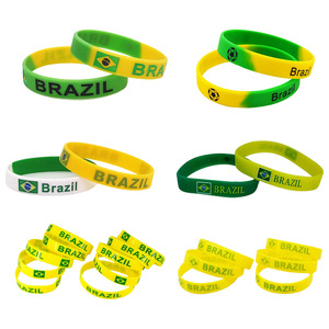 Bracelets en silicone élégants pour supporters de football 2026 – Motifs drapeaux nationaux et mondiaux pour le quotidien et les événements - Product Image 1