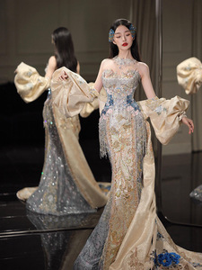 S3523L 2026 Nuovo Abito <span class=keywords><strong>da</strong></span> <span class=keywords><strong>Sposa</strong></span> Cinese alla Moda in <span class=keywords><strong>Oro</strong></span> Champagne e Blu con Diamanti Luminosi - Product Image 2