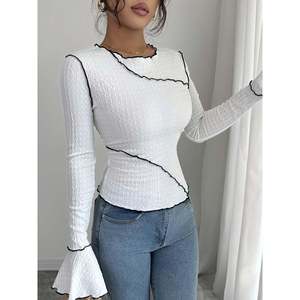 Pull à manches cloche avec bordure à volants Blanc XS Pulls pour femmes - Product Image 3