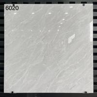 Carrelage en porcelaine multi-faces effet marbre gris clair brillant poli 600x600mm moderne pour sol et mur de hall d'hôtel