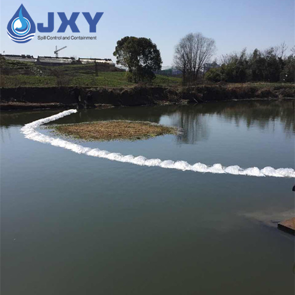 Белый абсорбент с меховым помпоном для разлива нефти