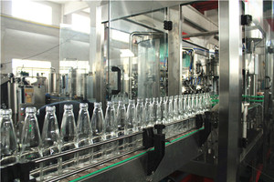 Máquina de llenado de botellas de vidrio de <span class=keywords><strong>agua</strong></span> de soda de refresco carbonatado/línea de producción - Product Image 3
