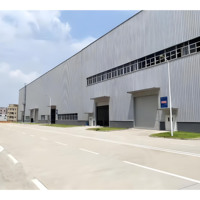 Atelier commercial en structure métallique – Bâtiment modulaire préfabriqué avec pont roulant haute capacité résistant au vent pour usine