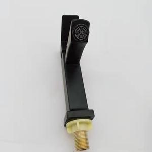 Robinet de lavabo moderne noir carré monotrou monocommande à eau froide avec cartouche céramique, à poser sur le plan - Product Image 3