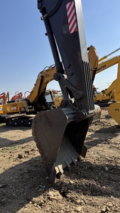 Excavatrice sur chenilles Volvo Ec250d jaune et noire avec l'étiquette « Sécurité avant tout » au dos - Product Image 6