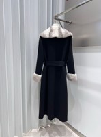 Manteau long de luxe pour femme en laine et cachemire avec poignets contrastants en fourrure de vison et col en fourrure de vison