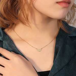 <span class=keywords><strong>Collana</strong></span> da Donna Minimalista con Ciondolo Mezza <span class=keywords><strong>Luna</strong></span> Placcato Oro in <span class=keywords><strong>Argento</strong></span> Sterling - Product Image 3