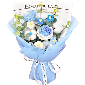 Bouquet di Fiori Artificiali Lavorati a Mano: Calla Floccate Rosa, Garofani Rossi, Fiori Eterni, Regalo per la Festa della Mamma - Product Image 5