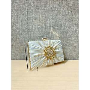 Pochette con anello con teschio - Product Image 3