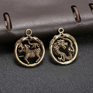 Llavero Retro Redondo con Colgante de Dragón y Qilin, Amuleto de Latón, Accesorio de Regalo Unisex, Diseño Temático de Animales, Aleación de Cobre - Product Image 1