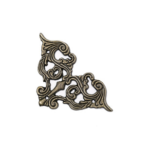 Metal <b>Corner</b> <b>Protector</b> Bronze Antique Style Decorative Edge Guard Hardware Accessory - Product Image 3