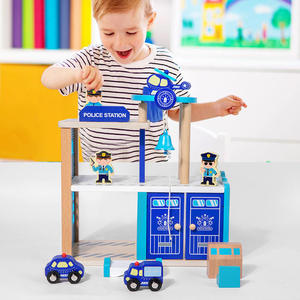Jeu de rôle Montessori en bois pour enfants : Station de police et parking – Jouet éducatif et cadeau très prisé pour les enfants - Product Image 2
