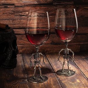 Fabrication en gros de verres à vin rouge en alliage de zinc avec logo personnalisé, pied en métal poli, motif squelette - Product Image 3