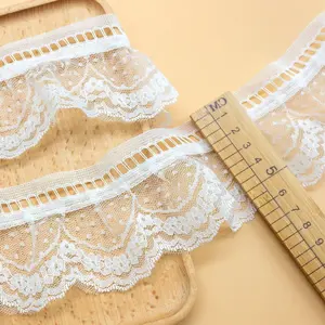 Garniture en tissu de dentelle de mariée florale blanche personnalisée ruban de broderie en organza plissé bordures à volants dentelle pour vêtement de femme