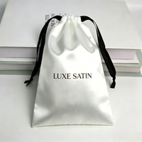 Vente en gros de pochettes en tissu satiné imprimé de différentes tailles avec logo personnalisé, sac à cordon anti-poussière pour cosmétiques, bijoux, lingerie, cheveux