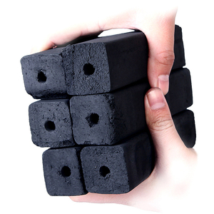 Briquettes de charbon de bois sans fumée fabriquées à la machine à partir de coquilles de noix de coco et de bois dur pour barbecue - Product Image 1