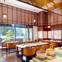 Ensemble de mobilier de restaurant en cuir haut de gamme, design commercial pour hôtels et cafés de luxe, tables et chaises en marbre de qualité supérieure