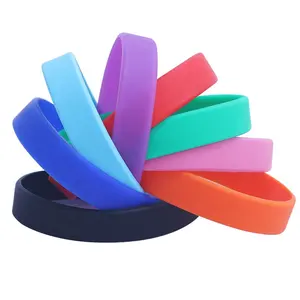 Bracelets en silicone imprimables en gros avec un bracelet de sport de basket-ball de taille adulte de couleur unie brillante