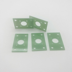 Feuille d'isolation en fibre de verre avec trou traversant pour applications à haute température - Product Image 3