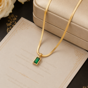Nouvel ensemble de bijoux pour femmes en acier inoxydable plaqué or 18 carats, étanche, avec pendentif carré vert en zircon et boucles d'oreilles, collier de luxe - Product Image 6