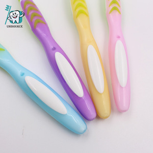 Cepillo de dientes manual con cerdas suaves y coloridas para el cuidado dental de adultos MC766 - Product Image 4