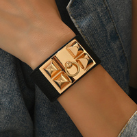 Bracelet tendance J&S, tendance mode, bracelet en alliage plaqué or, design géométrique exagéré pour l'anniversaire des femmes