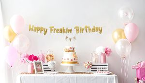 Striscione Pre-Decorato 'Happy Freakin Birthday' in Cartoncino Dorato Glitterato - Decorazioni per Feste di <span class=keywords><strong>Compleanno</strong></span> per Interni/Esterni, Accessori per Uomini e Donne - Product Image 2