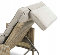 Chaise longue d'extérieur réglable en osier avec coussin d'accoudoirs