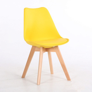Chaise de salle à manger contemporaine en plastique PP au design tulipe, style scandinave classique moderne pour restaurant, confortable en PU. - Product Image 4