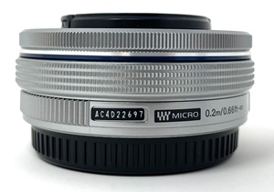 Objectif d'appareil photo OM SYSTEM M.Zuiko Digital 14-42mm F3.5-5.6 EZ Silver pour appareil photo système Quatre Troisièmes, Compact 3 - Product Image 6
