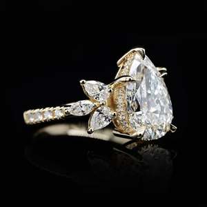 Bague de fiançailles pour femme en or 14 carats avec diamant de laboratoire taille marquise et pierres incrustées, design solitaire de luxe - Product Image 3