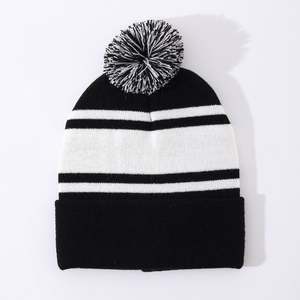 Vente directe d'usine, bonnet tricoté personnalisé, 100% acrylique, rayé, unisexe adulte, bonnet d'hiver avec votre propre logo brodé et nœud - Product Image 6