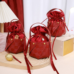 European Style Light Luxury Grid Pattern Rhomboid Leather <b>Bucket</b> Wedding Candy Gift Bag with Velvet Lining - Product Image 1