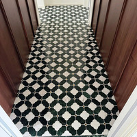 Carrelage de sol de hall d'entrée en marbre noir de luxe, motif mosaïque, images de design de sol en marbre noir et blanc