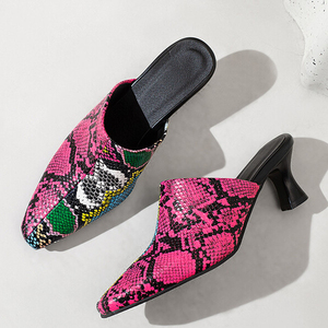 Sandales pour femmes à couleurs mélangées, grande taille 48, sexy, à talons aiguilles bas, bout pointu, style mules patchwork - Product Image 3