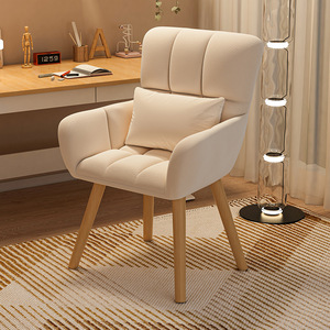 Fauteuil capitonné confortable avec pieds en bois pour salon et bureau - Product Image 1