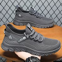 Chaussures de course pour hommes, taille plus, couleur unie, respirantes, en mesh, semelle souple, non fatiguantes, à lacets