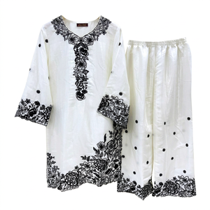 Ensemble Kurta et pantalon Palazzo blanc pour femmes, broderie florale noire, vêtements ethniques traditionnels - Product Image 1