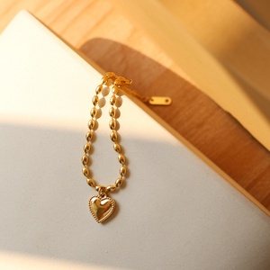 Bracelet en chaîne à billes en acier inoxydable plaqué or avec breloque cœur, vente en gros - Product Image 2
