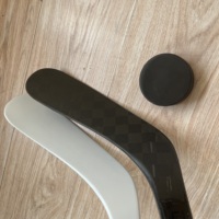 Bâton de hockey sur glace Senior 87 Flex Carbon avec design absorbant les chocs, courbe de lame P92 P28 pour les matchs de ligue